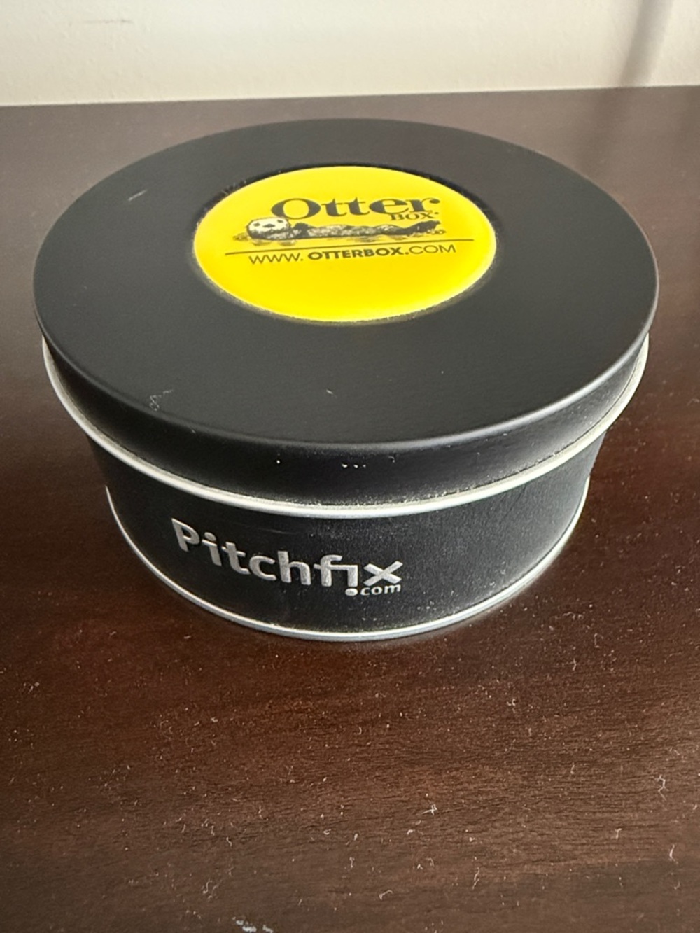 Pitch fix OtterBox golf gift with 2 bal markers and divot.